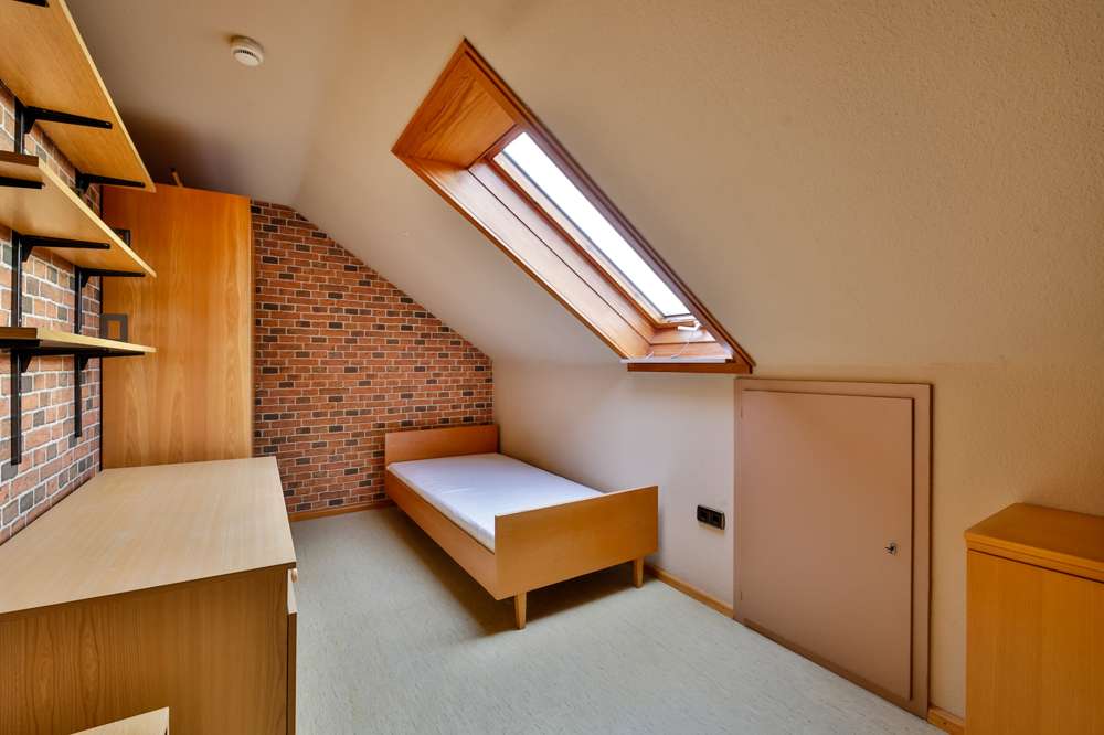 Immobilie in Birkenfeld - 2-Familienhaus mit großem Garten, 3 Garagen und Potenzial in ruhiger Lage! - Bild 7