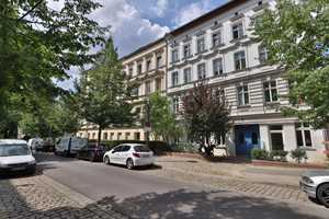 Moderne Dachgeschosswohnung mit Einbauküche im Erstbezug! – Gounodstraße 23, 10388 Berlin – Vorschaubild 1