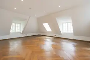 Sonnige, top-ausgestattete DG-Wohnung in kleiner Wohnanlage mit Putzservice – Alte Allee 27, 81245 München – Vorschaubild 1