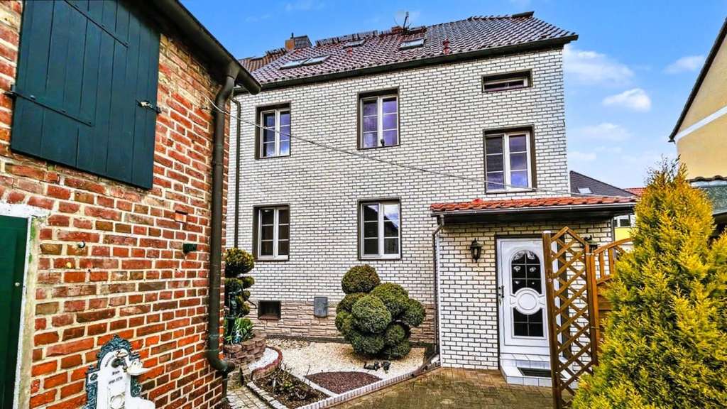 Immobilie in Markranstädt - Gepflegte Doppelhaushälfte mit 4,5 Zimmern, schönem Garten und Garage in Markranstädt-Großlehna - Bild 2