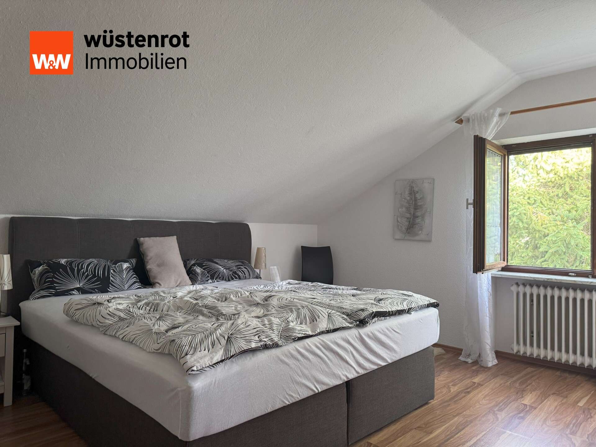 Immobilie in Rottweil - Retro-Flair mit Perspektive – Massiv gebautes Einfamilienhaus mit Einliegerwohnung - Bild 2