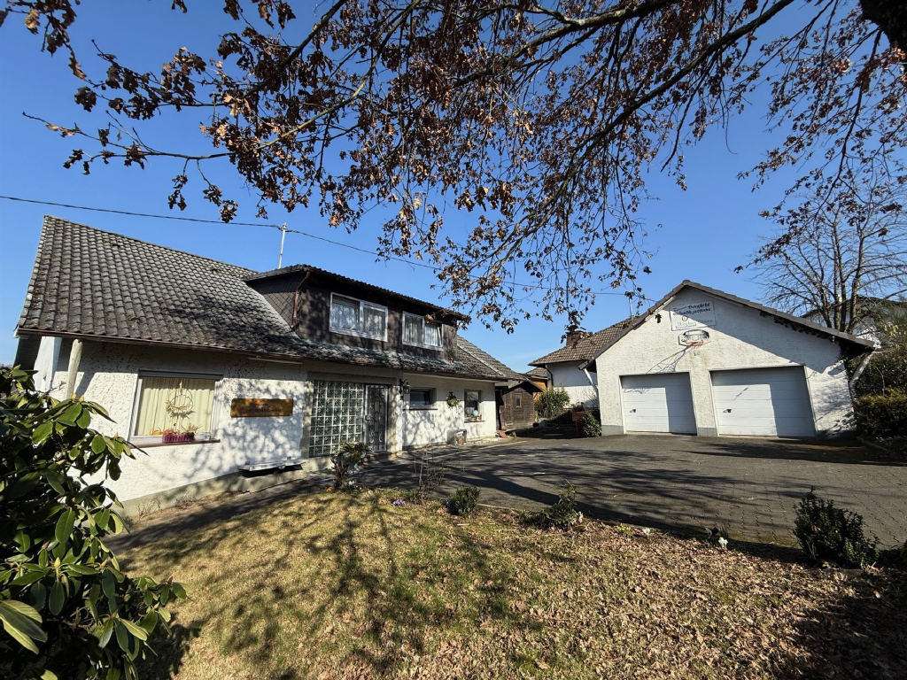 Immobilie in Bergneustadt - Wohnen mit Weitblick: Zweifamilienhaus mit Gewerbeeinheit in begehrter Lage von Bergneustadt - Bild 4