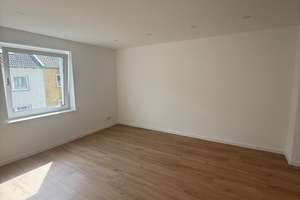 Schöne, großzügige 2-Zimmer-Wohnung mit Balkon und Blick ins Grüne - Nähe Uni in Wuppertal-Elberfeld – Ravensberger Str. 0, 42117 Elberfeld, Wuppertal – Vorschaubild 2