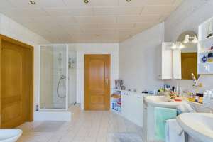 Arbeiten und Wohnen, großzügige luxuriöse Villa, Wohn- und Geschäftshaus zur Selbstnutzung oder Rend – Amselsteig 5 -7, 96155 Buttenheim – Vorschaubild 17