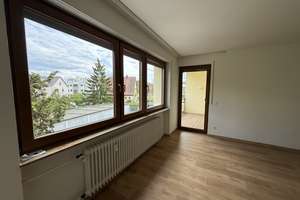 Großzügige 3-Zimmer-Wohnung mit viel Licht und guter Verkehrsanbindung in Nürnberg Schniegling