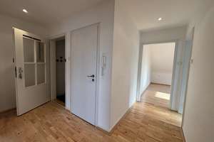 Wunderschöne DG Wohnung mit modernem Bad, Einbauküche und Balkon in Haarzopf