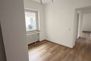 Stilvoll modernisiert: 2-Zimmer-Wohnung in Duisburg-Duissern – Mülheimer Straße 61-63, 47058 Duissern, Duisburg – Vorschaubild 2