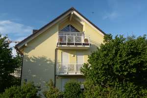 gemütliche DG-Wohnung mit sonniger Loggia und zusätzlichem Balkon