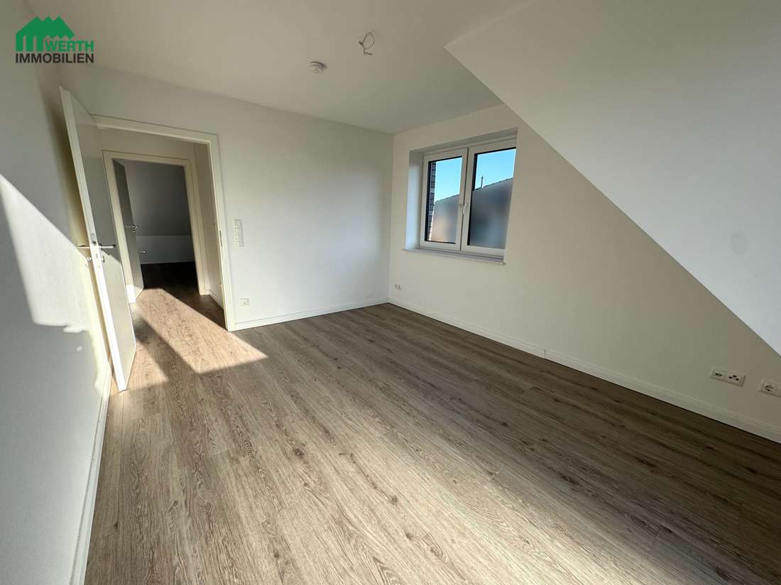 Immobilie in Beckdorf - Neuwertige KfW-55-Doppelhaushälfte mit Südgarten & Ausbaureserve in Beckdorf *** 360 Grad Rundgang * - Bild 2