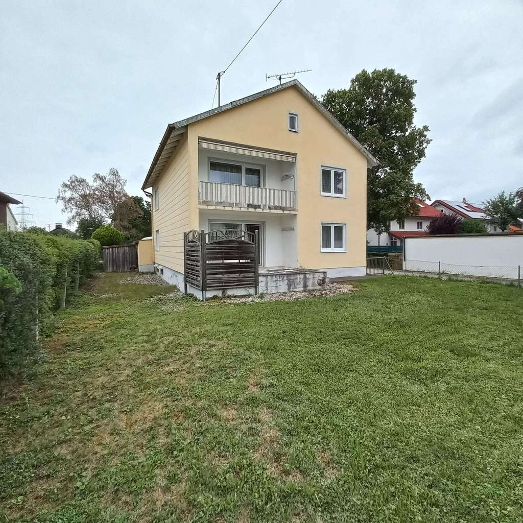 Immobilie in Pliening - Pliening  -  Landkreis Ebersberg, 2-Familien-Haus,  Altbestand mit Entwicklungspotential - Bild 1