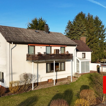 Zweifamilienhaus mit Einliegerwohnung in Lage