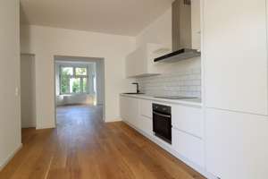 Komplett kernsanierte  hochwertige Altbauwohnung - inkl. neuer Einbauküche, Bad  und Balkon