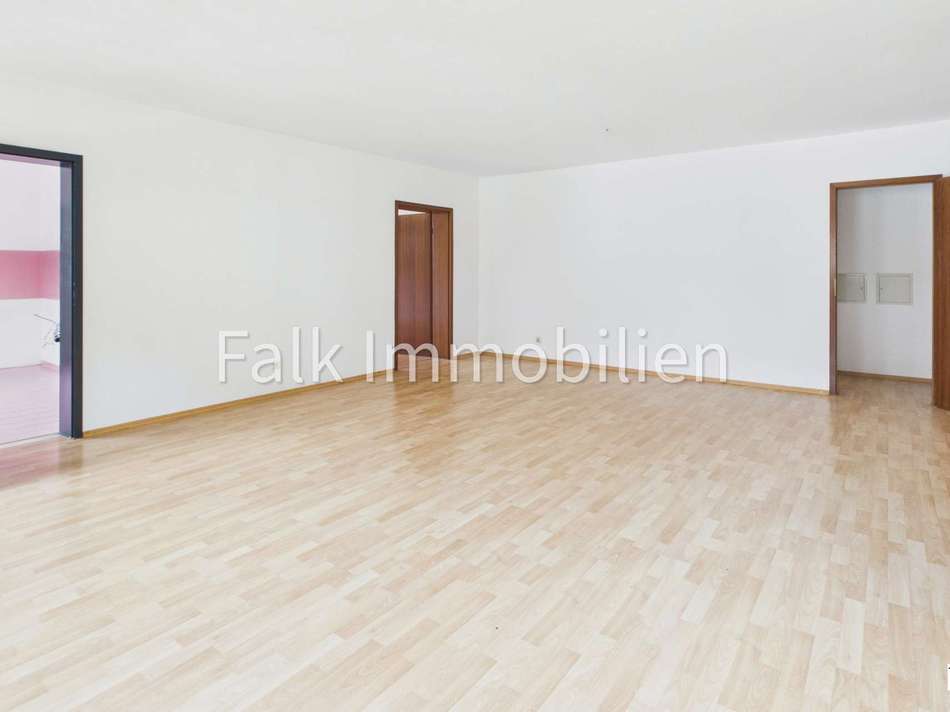 großer offener Wohn-/Essbereic