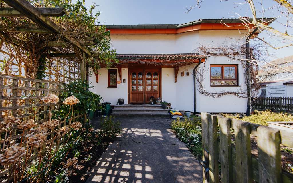 Sonniges Reiheneckhaus mit viel Platz und traumhaftem Garten