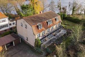 Stilvolles Mehrfamilienhaus mit großzügigem Garten