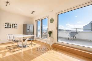 Exklusive 3-Zimmer-Penthousewohnung am Riedberg mit großzügiger Dachterrasse und viel Tageslicht