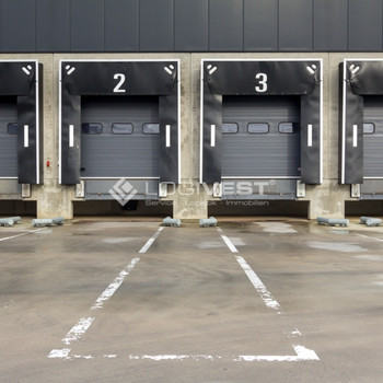 Revitalisierte Halle mit Büro und Freifläche nahe der A10!