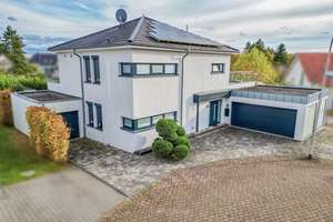 Architektenhaus mit zwei 5 Parkplätzen und eigenständigen Wohnbereichen in Saarlouis-Picard – Die vollständige Adresse der Immobilie erhältst du vom Anbieter., 66740 Saarlouis – Vorschaubild 1