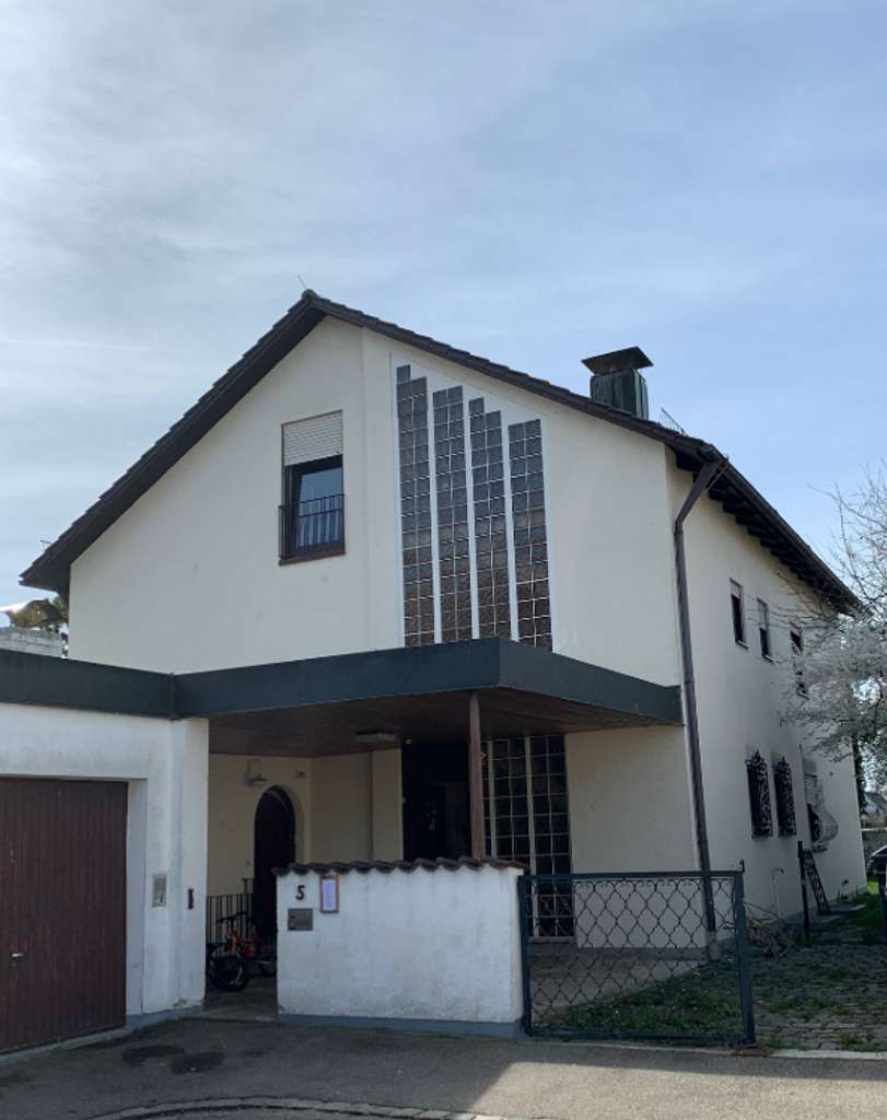 Freistehendes Einfamilienhaus mit großem Garten zu verkaufen