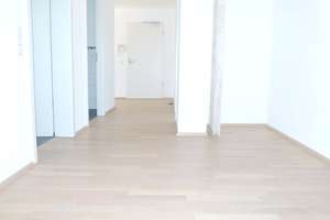 Großzügige, helle 3-Zimmer-Wohnung mit schöner Loggia; Anfragen bitte nur per email! – 80939 Freimann, München – Vorschaubild 11