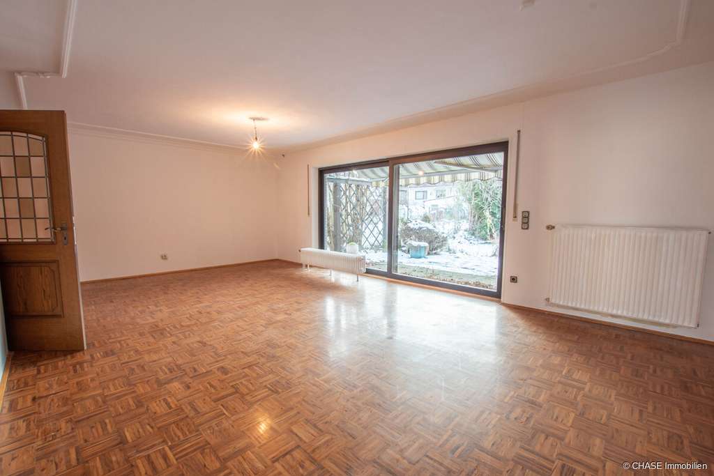 Immobilie in Rollshausen - TOP Immobilienpaket - 1x hochwertiges Ein-/Zweifamilienhaus + 2x vermietete Häuser in Rollshausen! - Bild 3