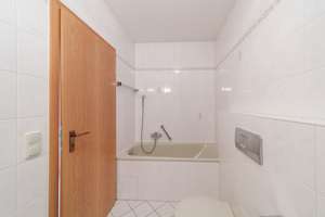 Gepflegte 3 Zi.-Wohnung im Univiertel // BEZUGSFREI  INKL. TG-STELLPLATZ – Josef-Priller-Str. 39, 86159 Universitätsviertel, Augsburg – Vorschaubild 12