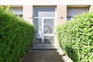 Gepflegtes 6-Familienhaus mit fünf Garagen -
Zeitlos gute Grundrisse! – Die vollständige Adresse der Immobilie erhältst du vom Anbieter., 45883 Feldmark, Gelsenkirchen – Vorschaubild 2