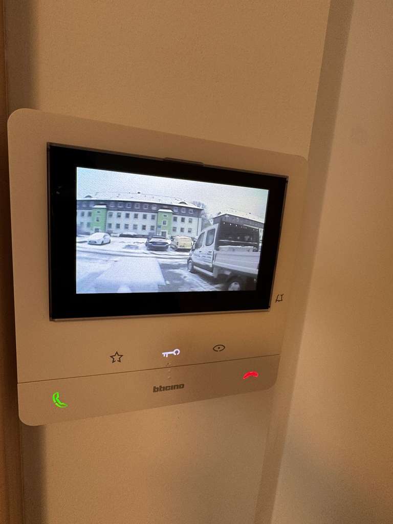 Immobilie in Stollberg/Erzgebirge - Haus im Haus ! Traumwohnung mit EBK, Balkon, Terrasse, Privatgarten, Topaussicht & Ausstattung. - Bild 1