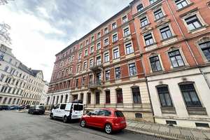 "Langfristig vermietete 3-Raum-Wohnung mit Balkon, Stellplatz und EBK - renovierungsbedürftig" – Lessingplatz 3, 9130 Sonnenberg, Chemnitz – Vorschaubild 2