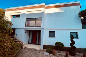 Gepflegtes 1-Familienhaus-RH mit Doppelgarage in Bestwohnlage (Strobelallee) von 66953 Pirmasens – Die vollständige Adresse der Immobilie erhältst du vom Anbieter., 66953 Pirmasens, Pirmasens – Vorschaubild 1