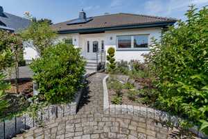 Idyllische Waldrandlage: Bungalow mit großer Doppelgarage auf großem Grundstück mit viel Platz – Hochtaunuskreis – Vorschaubild 13