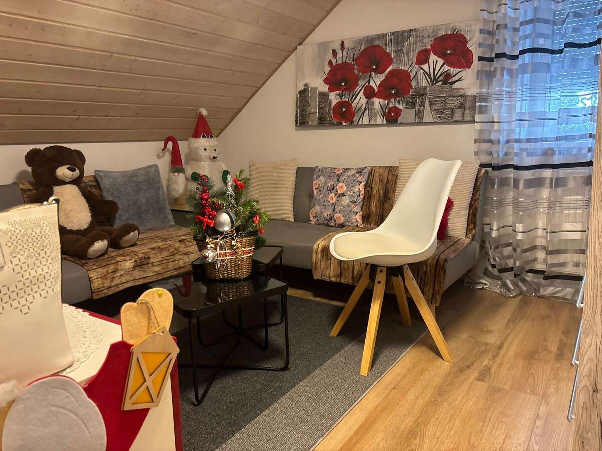 Immobilie in Winzer - Markt Winzer: Mod. Einfamilienhaus m. beheiztem Wintergarten u. kleinem Grundstück in ruhiger Lage! - Bild 6