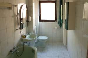 Schöne Wohnung mit zwei Zimmern und Einbauküche sowie Balkon in Berlin-Spandau – Weinmeisterhornweg 131, 13593 Wilhelmstadt, Berlin – Vorschaubild 11