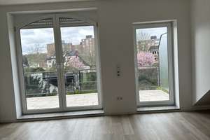 3.Fam.Haus mit jeweils 3Zi.Küche,Diele Bad und separates WC mit großen Balkonen und 30qm Terrasse.
 – Neusser Straße 394, 41065 Lürrip, Mönchengladbach – Vorschaubild 9