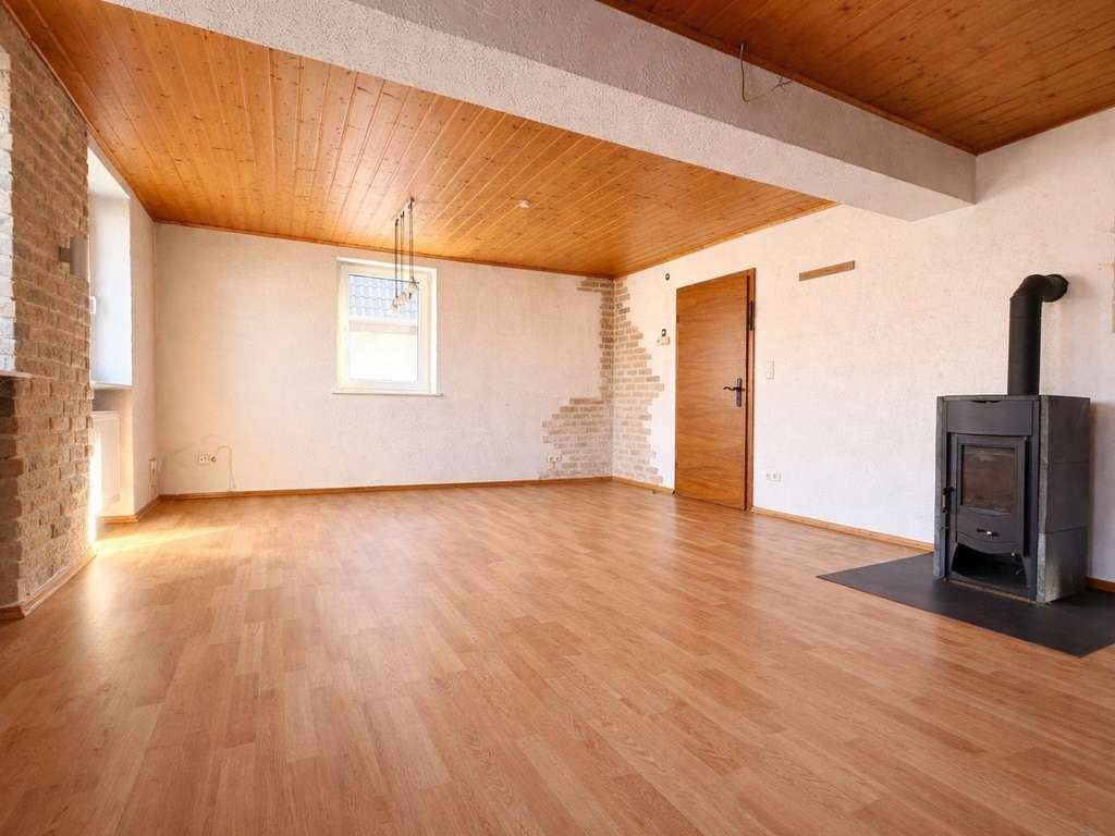 Immobilie in Edesheim - Charmantes Haus mit Ausbaupotenzial und großem Garten  - Bild 2