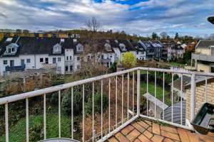 Schöne, möblierte 1-Zimmer-DG-Wohnung mit Balkon, Ortzentrum Poppelsdorf – Die vollständige Adresse der Immobilie erhältst du vom Anbieter., 53115 Poppelsdorf, Bonn – Vorschaubild 2