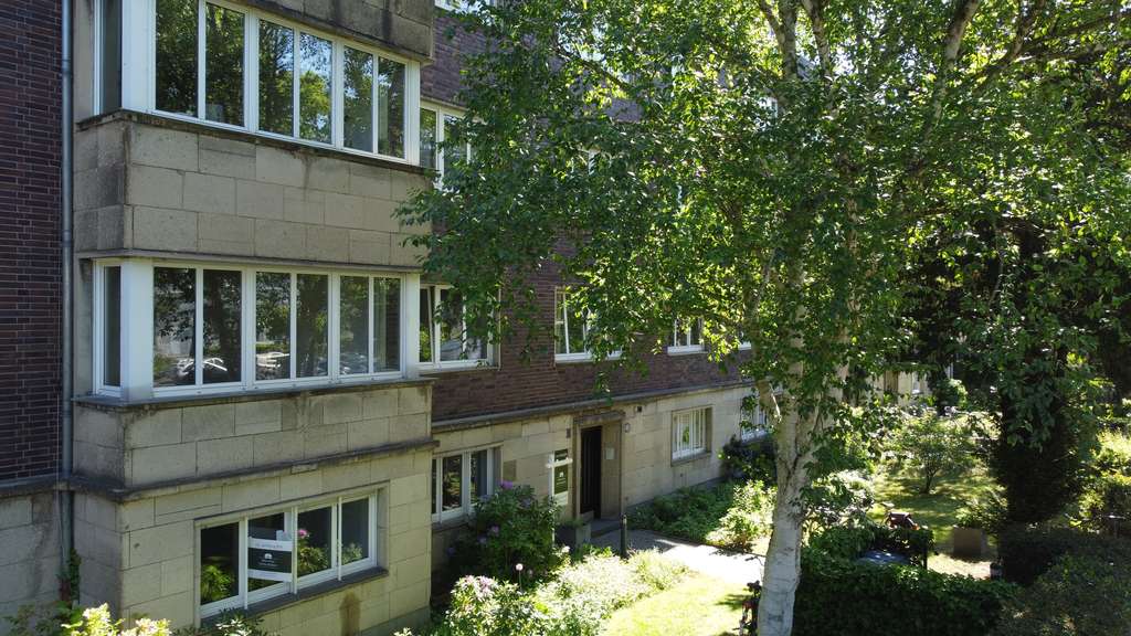Über den Dächern der Bismarckstraße – charmante Dachgeschosswohnung mit Blick ins Grüne