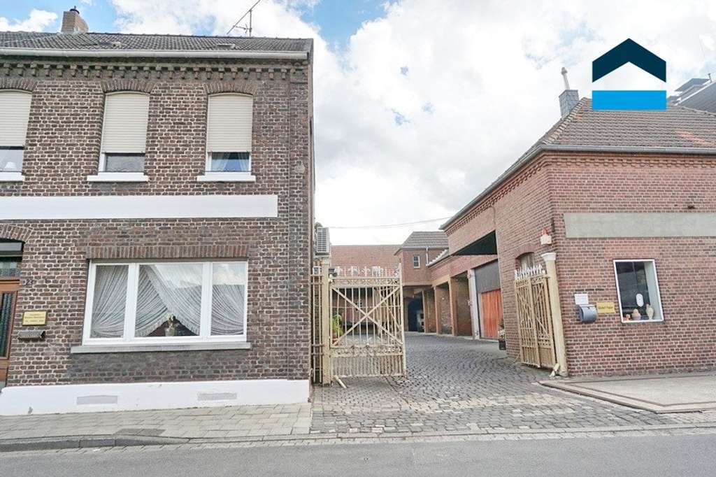 Aldekerk: Historisches Reihenendhaus mit Lagerhallen u. Büros