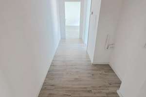 Frisch modernisierte 2-Zimmer-Wohnung - sofort bezugsfrei – Hohenstaufenstr. 56, 75177 Nordstadt, Pforzheim – Vorschaubild 2