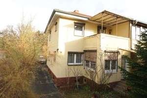 Anpacken und Gestalten: Geräumige 4,5-Zimmer-Doppelhaushälfte mit Grundstück in Seenähe!