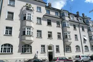 ruhige 3,5 Zi. Altbauwohnung Schwabing mit eigenem kleinem Privatgarten