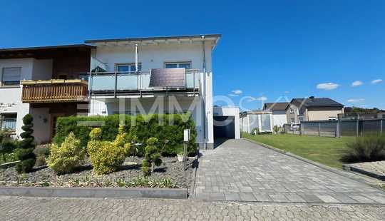 Bild von Familientraum mal zwei - Zweifamilienhaus mit Gartenidylle und Balkon!