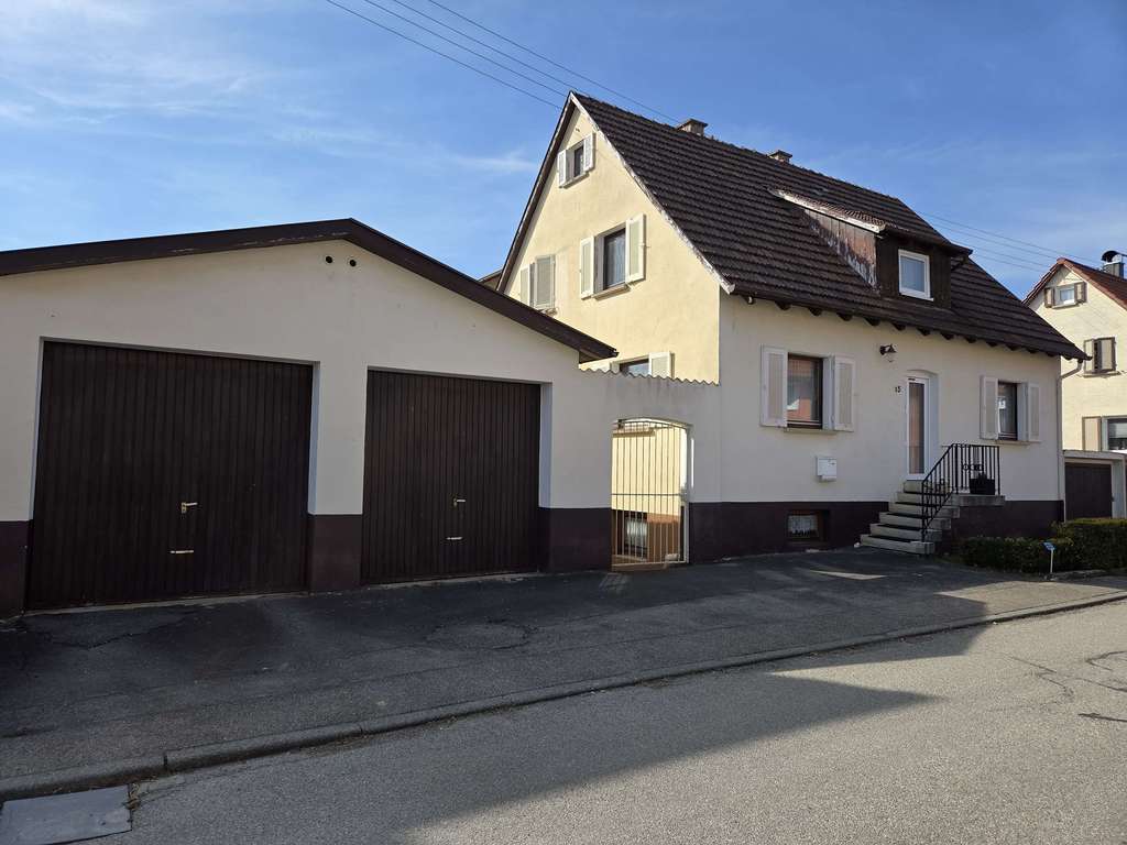 Immobilie in Seitingen-Oberflacht - Seitingen - Oberflacht: Bezugsfreies, freist. 1 - 2 - Familienhaus mit 3 Garagen, Balkone u.v.m. - Bild 0