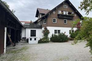 VIELSEITIGES MEHRFAMILIENHAUS MIT  GEWERBEMÖGLICHKEIT UND  AUSBAUPOTENZIAL
