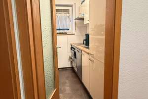 Stilvolle, geräumige und gepflegte 1-Zimmer-Erdgeschosswohnung mit Balkon und EBK in Würzburg – 97076 Lengfeld, Würzburg – Vorschaubild 4