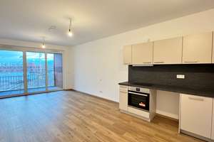 Helles Appartement mit Einbauküche, Fußbodenheizung, Loggia, Lift, Tiefgarage etc