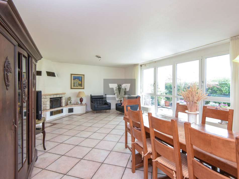 Wohn-/Kaminbereich mit Zugang 