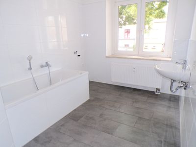 * mit Balkon * 5 Zimmer Wohnung in Zwickau zu vermieten !