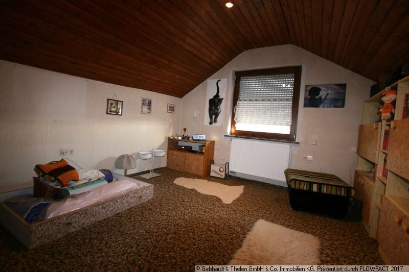 Immobilie in Bad Königshofen im Grabfeld - Einfamilienhaus mit Ausbaupotenzial, Wellnessbereich und großer Scheune - Bild 4