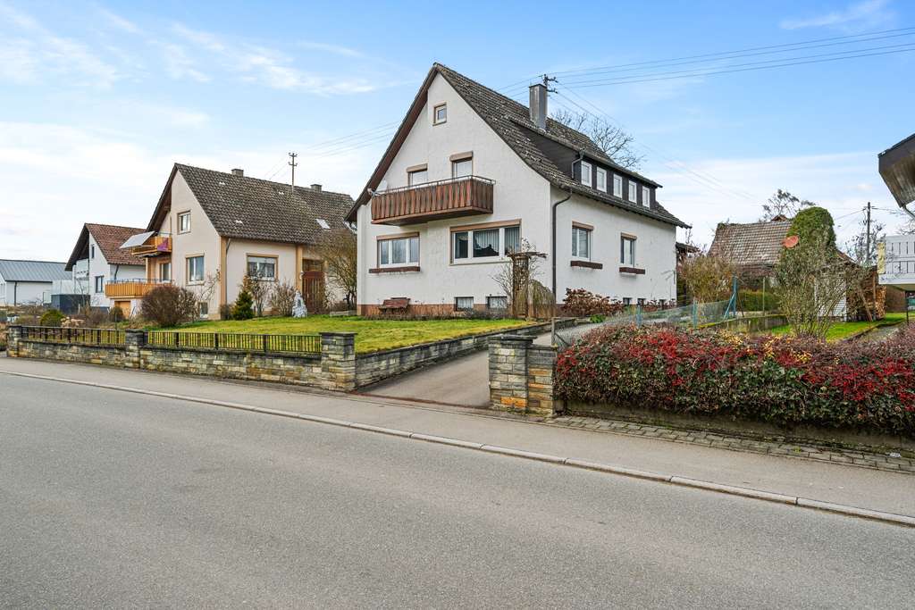 Immobilie in Haigerloch - Charmantes Einfamilienhaus mit Ausbaupotenzial, Scheune & Doppelgarage in guter Lage von Haigerloch - Bild 0